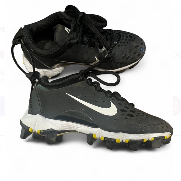 Nike Kids Black and White softball/baseball Sneakers with Yellow Accents - Picture 1 of 7